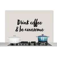 KitchenYeah Spatscherm keuken 120x80 cm - Kookplaat achterwand Quotes - Spreuken - Koffie - Drink coffee & be awesome - Muurbeschermer - Spatwand fornuis - Hoogwaardig aluminium