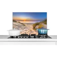 KitchenYeah Spatscherm keuken 70x50 cm - Kookplaat achterwand Duin - Zonsondergang - Horizon - Strand - Gras - Muurbeschermer - Spatwand fornuis - Hoogwaardig aluminium