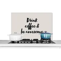 KitchenYeah Spatscherm keuken 80x55 cm - Kookplaat achterwand Quotes - Spreuken - Koffie - Drink coffee & be awesome - Muurbeschermer - Spatwand fornuis - Hoogwaardig aluminium