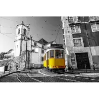 Karo-art Fotobehang Tram In Een Historische Wijk In Lissabon - Vliesbehang - 368 x 280 cm