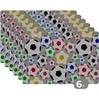 KitchenYeah Placemat - Placemats kunststof - Voetbal - Patroon - Sport - 45x30 cm - 6 stuks - Hittebestendig - Anti-Slip - Onderlegger - Afneembaar