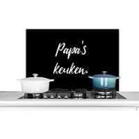 KitchenYeah Spatscherm keuken 90x60 cm - Kookplaat achterwand Quotes - Spreuken - Papa - Papa's keuken - Vader - Muurbeschermer - Spatwand fornuis - Hoogwaardig aluminium