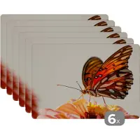 KitchenYeah Placemat - Placemats kunststof - Vlinder - Oranje - Bloem - Insecten - 45x30 cm - 6 stuks - Hittebestendig - Anti-Slip - Onderlegger - Afneembaar