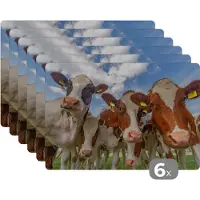 KitchenYeah Placemat - Placemats kunststof - Koeien - Dieren - Weiland - Natuur - 45x30 cm - 6 stuks - Hittebestendig - Anti-Slip - Onderlegger - Afneembaar
