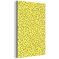 MuchoWow Aluminium schilderij 120x180 cm - Wanddecoratie metaal - Stippen - Strepen - Geel - Metalen muurdecoratie woonkamer - Decoratie industrieel - Foto op dibond - Industriële accessoires slaapkamer