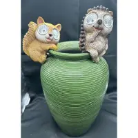 Impuls Polyresin solarlamp pothanger "konijn & wasbeer" - Set van 2 stuks - meerkleurig - met 2 LEDs - hangend model - pothangers - hoogte 11 x 7 x 5 cm - Tuindecoratie - Tuinverlichting