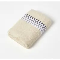 Homescapes Beige handdoek met rand en driehoekspatroon, 50 x 90 cm