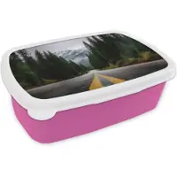MuchoWow Broodtrommel Roze - Lunchbox Sparrenbos - Weg - Bergen - Sneeuw - Brooddoos 18x12x6 cm - Brood lunch box - Broodtrommels voor kinderen en volwassenen