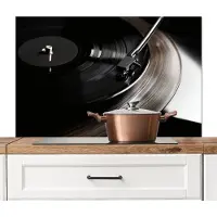 KitchenYeah Spatscherm keuken 100x65 cm - Kookplaat achterwand Close-up - Vinylplaat - Platenspeler - Zwart - Muurbeschermer - Spatwand fornuis - Hoogwaardig aluminium
