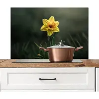 KitchenYeah Spatscherm keuken 90x60 cm - Kookplaat achterwand Bloem - Narcis - Gras - Geel - Muurbeschermer - Spatwand fornuis - Hoogwaardig aluminium