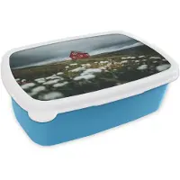 MuchoWow Broodtrommel Blauw - Lunchbox Heuvel - Huisje - Bloemen - Wit - Brooddoos 18x12x6 cm - Brood lunch box - Broodtrommels voor kinderen en volwassenen