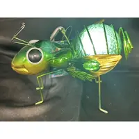 Impuls Metaal hangende solarlamp "Sprinkhaan met kraaltjes" - meerkleurig - met 1 LED - Hangend en Staand model - hoogte 12 x 16 x 11 cm - Tuindecoratie - Tuinverlichting