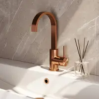 Brauer Stripe wastafelkraan met draaibare platte uitloop model A koper geborsteld PVD