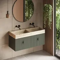 Muebles Zahora badmeubel ribbelfront 120cm legergroen met White Travertin wastafel zonder kraangaten