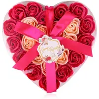 Accentra Giftset geschenkdoos met zeep rozen in hartenvorm - Bad en verzorging cadeau - Rozen hart zeep box - 24 zeep rozen voor in bad