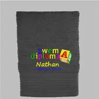 The One Handdoek Zwemdiploma A met naam en datum van afzwemmen - 550grams - 70x140cm - Antraciet - Cadeau Afzwemmen-geborduurd