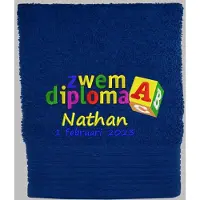 The One Handdoek Zwemdiploma A met naam en datum van afzwemmen - 550 grams - 70x140 cm - Navy Blauw - Cadeau Afzwemmen- Geborduurd