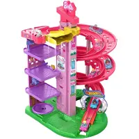 Hot Wheels RacerVerse Barbie Spiraal Race Speelset met Barbie "Malibu" & Barbie "Brooklyn" Speelgoedauto Track Set, Voertuig & circuitset, 4 jaar, Kunststof, Metaal, Meerkleurig