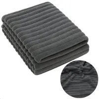 Cheqo Grijze Fleece Deken - 150x200 cm - Zachte Plaid - Warme Deken - Voor Bank Of Bed - Polyester Fleece - Ultiem Comfort - Wasbaar Op 30 Graden - 100% Polyester - Dekentje - Fleece Materiaal