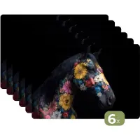 KitchenYeah Placemats - 6 stuks - 45x30 cm - Placemat kunststof - Paard - Bloemen - Zwart - Borden onderleggers - Decoratie voor op tafel - Keuken tafeldecoratie accessoires - Vinyl onderlegger - Tafelversiering