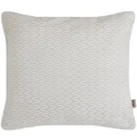 Knit Factory Evita Sierkussen - Vierkant kussen - Kussen woonkamer - Bank kussen - Decoratie kussen - Modern - Beige - 50x50 cm - Kussenhoes inclusief kussenvulling