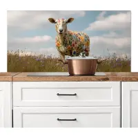 KitchenYeah Spatscherm keuken 120x60 cm - Kookplaat achterwand Schaap - Bloemen - Weide - Muurbeschermer - Spatwand fornuis - Hoogwaardig aluminium
