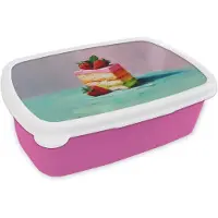 MuchoWow Broodtrommel Roze - Lunchbox Taartje - Aardbeien - Glazuur - Kleurrijk - Brooddoos 18x12x6 cm - Brood lunch box - Broodtrommels voor kinderen en volwassenen
