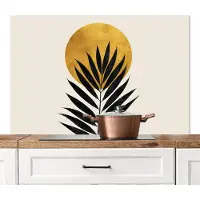 KitchenYeah Spatscherm keuken 120x80 cm - Kookplaat achterwand Zwart palmblad - Gouden cirkel - Beige achtergrond - Muurbeschermer - Spatwand fornuis - Hoogwaardig aluminium