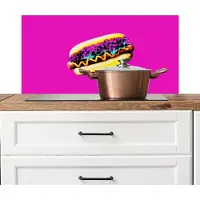 KitchenYeah Spatscherm keuken 90x45 cm - Kookplaat achterwand Hotdog - Roze - Retro - Muurbeschermer - Spatwand fornuis - Hoogwaardig aluminium