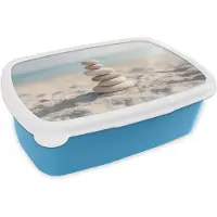 MuchoWow Broodtrommel Blauw - Lunchbox Stenen - Stapel - Zand - Zee - Brooddoos 18x12x6 cm - Brood lunch box - Broodtrommels voor kinderen en volwassenen
