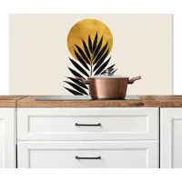 KitchenYeah Spatscherm keuken 120x60 cm - Kookplaat achterwand Zwart palmblad - Gouden cirkel - Beige achtergrond - Muurbeschermer - Spatwand fornuis - Hoogwaardig aluminium