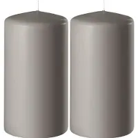 Enlightening Candles Cilinderkaars/stompkaars - 2x - zand/grijs - D6 x H15 cm - 58 branduren - Dikke kaarsen - Voor kandelaar of plateau