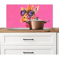 KitchenYeah Spatscherm keuken 90x45 cm - Kookplaat achterwand Giraf - Roze - Bril - Sjaal - Muurbeschermer - Spatwand fornuis - Hoogwaardig aluminium