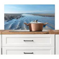 KitchenYeah Spatscherm keuken 100x50 cm - Kookplaat achterwand Strand - Schild - Water - Blauw - Muurbeschermer - Spatwand fornuis - Hoogwaardig aluminium