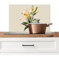 KitchenYeah Spatscherm keuken 70x50 cm - Kookplaat achterwand Lelie - Elegant - Botanisch - Beige - Muurbeschermer - Spatwand fornuis - Hoogwaardig aluminium