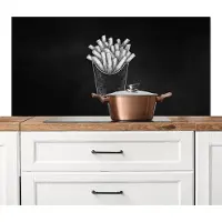 KitchenYeah Spatscherm keuken 120x60 cm - Kookplaat achterwand Friet - Witte krijttekening - Zwart - Muurbeschermer - Spatwand fornuis - Hoogwaardig aluminium