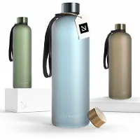 LARS NYSØM Blæst Ultralichte tritan-waterfles 1500ml - BPA-vrij, lekvrij, geschikt voor koolzuurhoudende dranken - Inclusief 2 deksels (Sky Blue)