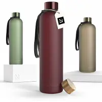 LARS NYSØM Blæst Ultralichte tritan-waterfles 1000ml - BPA-vrij, lekvrij, geschikt voor koolzuurhoudende dranken - Inclusief 2 deksels (Berry Red)