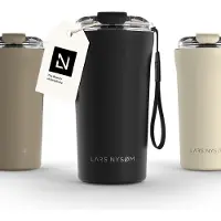 LARS NYSØM Rørelse Thermo Coffee Mug-to-go 500ml - BPA-vrij met Isolatie - Met Draagriem & Tritan Deksel (Carbon Black)