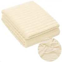Cheqo Fleece Deken - 150x200 cm - Creme Kleur - Super Zacht - Plaid - Polyester - Wasbaar Op 30 Graden - Warme Deken - Comfortabele Deken - Dekentje - Stijvolle Deken