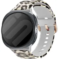 Strap-it Siliconen print bandje met gespsluiting geschikt voor Samsung Galaxy Watch 9 (40/44mm) / Watch 8 (40/44mm) / 8 Classic (46mm) - luipaard / leopard