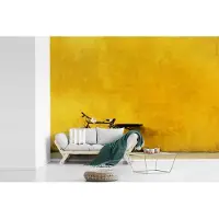 MuchoWow Fotobehang vinyl - Fiets op een gele achtergrond breedte 305 cm x hoogte 220 cm - Foto print op behang (in 7 formaten beschikbaar)