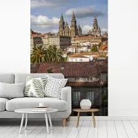 MuchoWow Behang - Fotobehang Spaans straatbeeld voor Santiago de Compostella - Breedte 175 cm x hoogte 260 cm