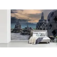 MuchoWow Behang - Fotobehang Donkere wolken boven de Borobudur tempel - Breedte 450 cm x hoogte 300 cm