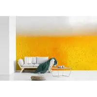MuchoWow Fotobehang vinyl - Close up van een goudkleurig biertje breedte 420 cm x hoogte 280 cm - Foto print op behang (in 7 formaten beschikbaar)