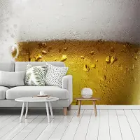 MuchoWow Behang - Fotobehang Overvol glas bier met condensatie - Breedte 295 cm x hoogte 220 cm