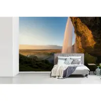 MuchoWow Behang - Fotobehang Het vallende water van de Gullfoss waterval - Breedte 450 cm x hoogte 300 cm