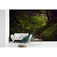 MuchoWow Fotobehang vinyl - Grote groep gloeiwormen vliegen door een bos breedte 450 cm x hoogte 300 cm - Foto print op behang (in 7 formaten beschikbaar)