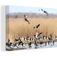 MuchoWow Groep ganzen in het water Canvas 90x60 cm - Foto print op Canvas schilderij (Wanddecoratie woonkamer / slaapkamer)