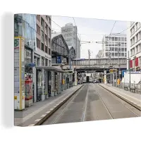 MuchoWow Rustige trambaan in Berlijn Canvas 180x120 cm - Foto print op Canvas schilderij (Wanddecoratie woonkamer / slaapkamer) XXL / Groot formaat!